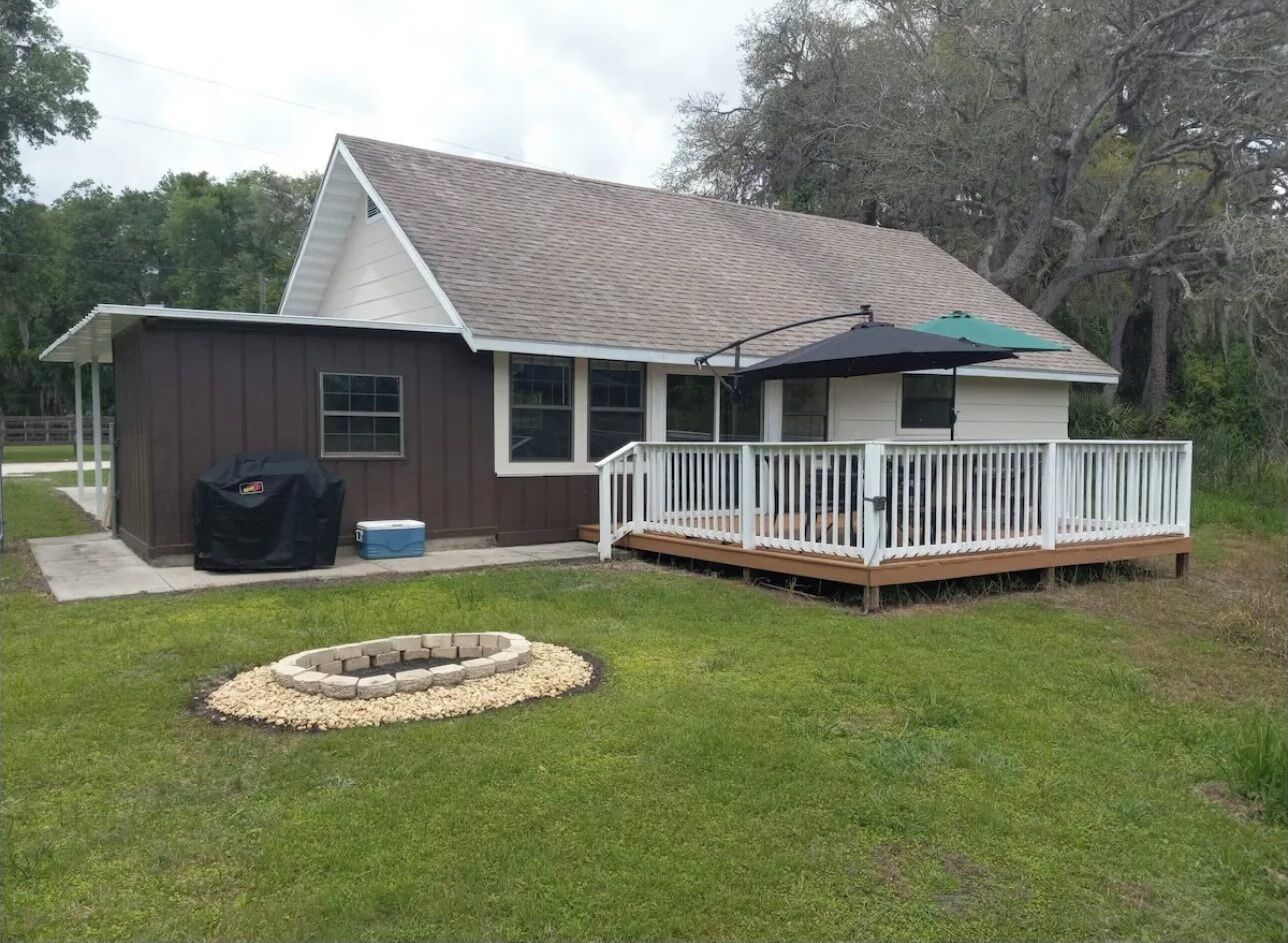 Cottage nestled in the forest. Minutes from kayaking, swimming, hiking, fishing.