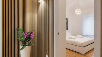 2 chambres, coffres-forts dans les chambres, bureau