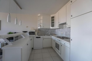 Apartment | Private kitchen - Apartment With Balcony and sea Views (Koksijde)