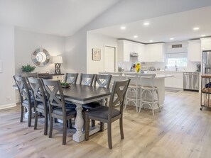 Hus - flera sängar - tillgång till pool - utsikt mot trädgården (17 Old Military Road) | Restauranger