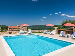 Outdoor pool - Villa Montebello (Motovun)