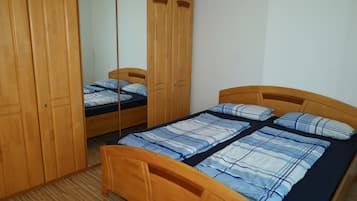 3 chambres, fer et planche à repasser, Wi-Fi, draps fournis