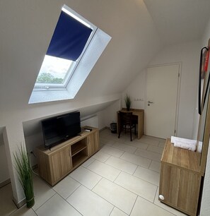 Basic Single Room | Meja, Wi-fi percuma, cadar katil 