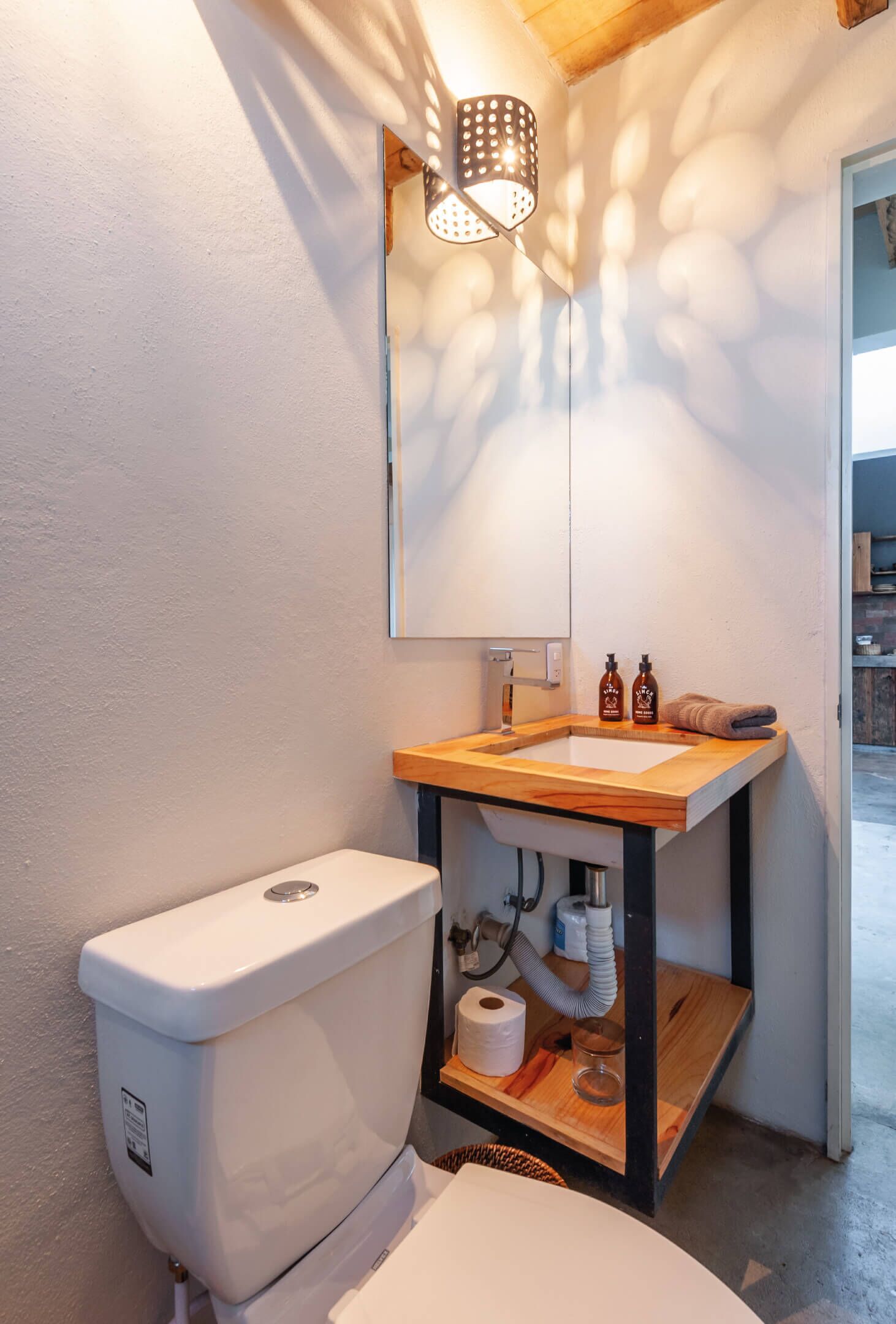 Alpehytte – comfort | Bad | Dusj, regndusjhode og håndklær