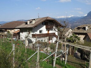 Unclassified image, 2 of 25, button - Quarter Graunerhof (Termeno Sulla Strada del Vino)