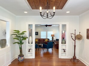 Interior - 7-bedroom vacation home just 4 minutes drive to River Walk (San Antonio)