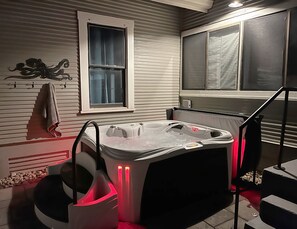 Interior - 7-bedroom vacation home just 4 minutes drive to River Walk (San Antonio)