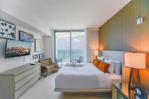 2 bedrooms, premium bedding, iron/ironing board, free WiFi - Luxury Beachfront Condo with Ocean View (Hollywood)