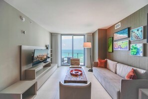 Living area - Luxury Beachfront Condo with Ocean View (Hollywood)