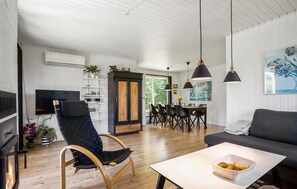 TV, fireplace, table football - 3 bedroom awesome home in Hemmet (Hemmet)