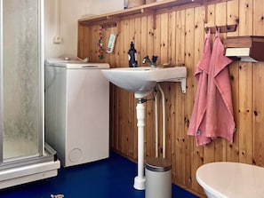 Bathroom - 7 Person Holiday Home in Nosund (Nosund)