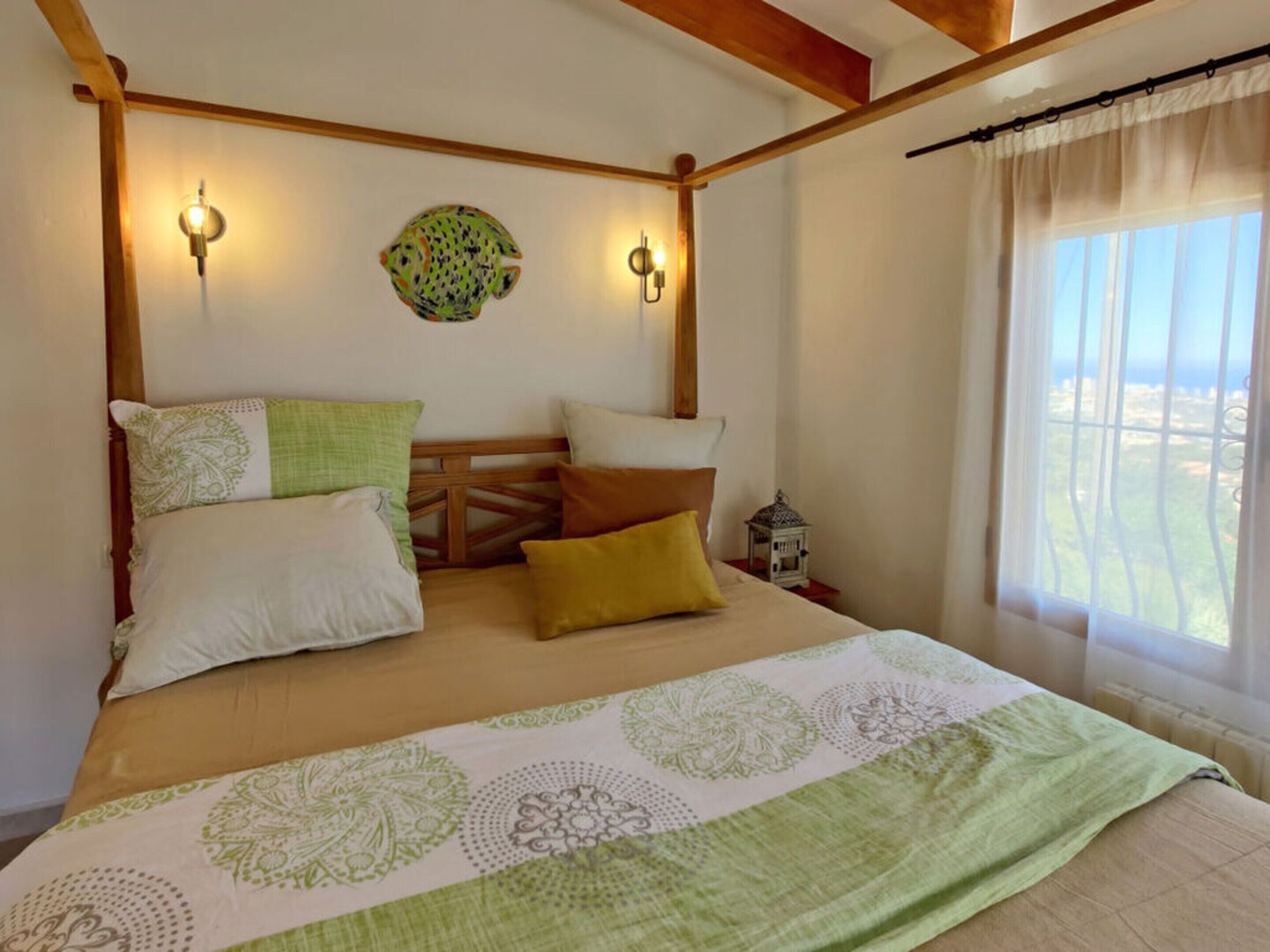 Rumah | 4 kamar tidur, brankas, dan dilengkapi dengan perabotan berbeda-beda
