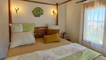 Rumah | 4 kamar tidur, brankas, dan dilengkapi dengan perabotan berbeda-beda