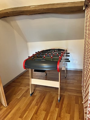 Games room - Charmante Petite Maison Avec Jardin Clôturé (Dun-sur-Grandry)