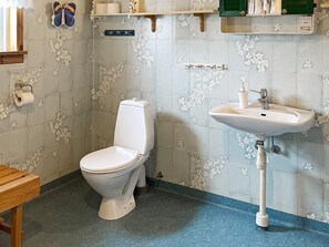 House | Bathroom - Holiday Home for 8 Guests in Sverige (Hultsfred)