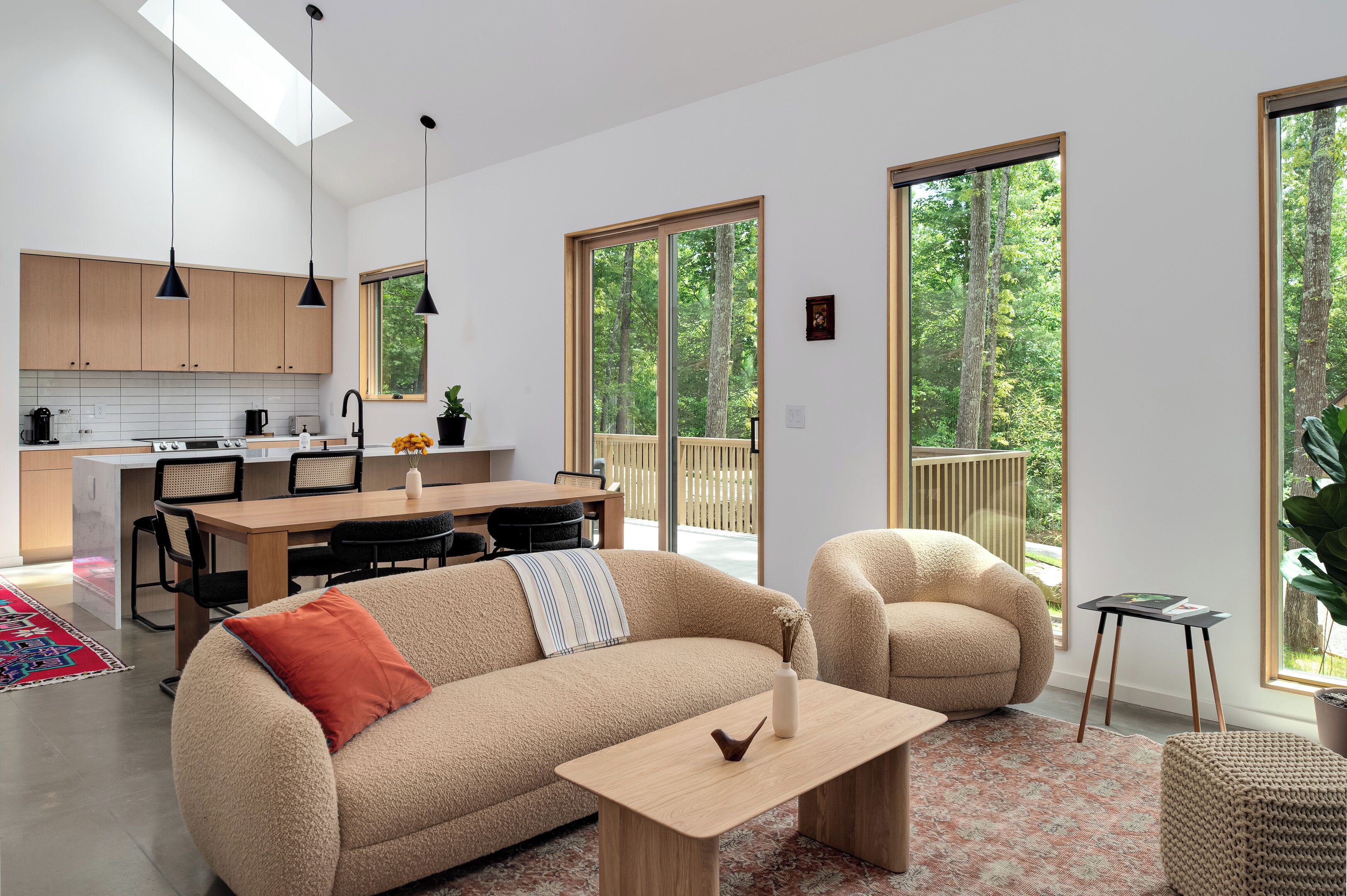 Smart-tv och eldstad