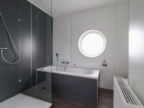 Bathroom - Nice Holiday Home With Bubble Bath (Makkum)