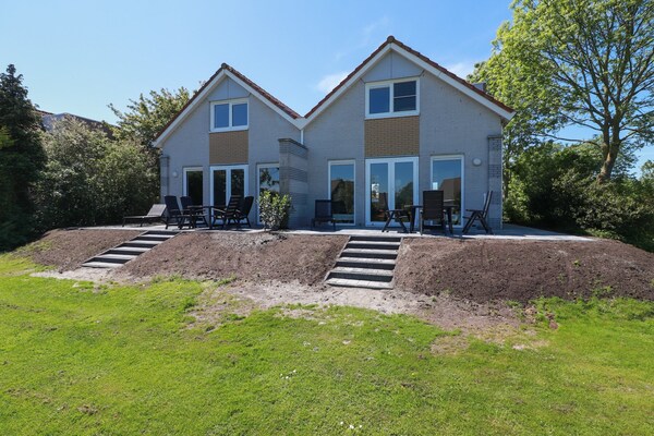 Beautiful Holiday Home With Hot Tub - Makkum
