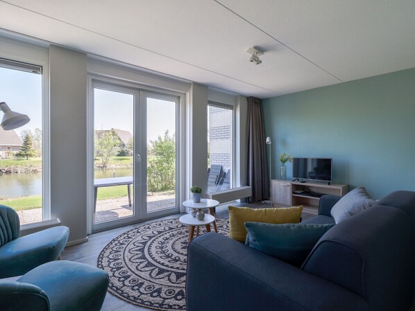 House | Living area - Nice Holiday Home With Bubble Bath (Makkum)