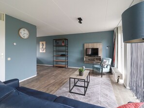 Living area - Nice Holiday Home With Bubble Bath (Makkum)