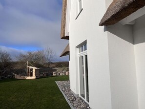 Property grounds - Small Boulder Comfortable Vacation Home (Rerik)