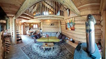 Chalet | Living room | Fireplace