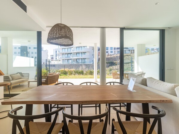 Apartment | Dining