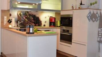 House | Private kitchen | Oven, electric kettle, toaster