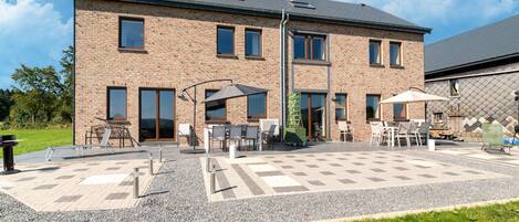 House | Outdoor dining