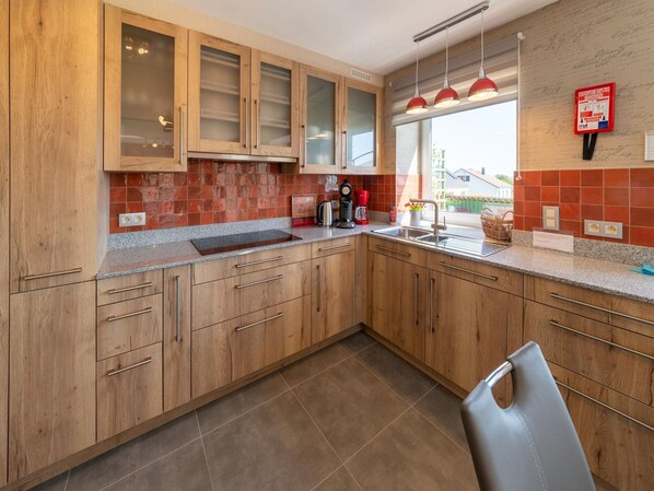 Private kitchen - Spacious Home in Stavelot (Stavelot)