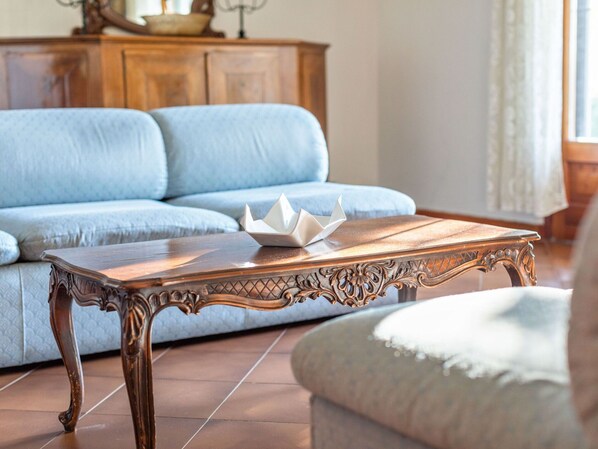 Interior detail - Villa in Torri del Benaco With Private Pool (Torri del Benaco)