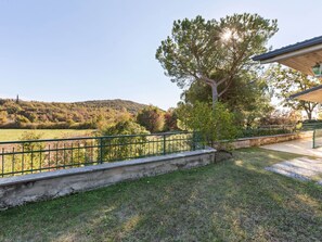 Exterior - Villa in Torri del Benaco With Private Pool (Torri del Benaco)