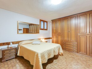 Villa - Villa in Torri del Benaco With Private Pool (Torri del Benaco)
