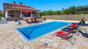 Outdoor pool - Ruim Leven Appartement 1 (Liznjan)