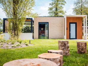 Exterior - Holiday Home in Veluwe With Veranda (Voorthuizen)