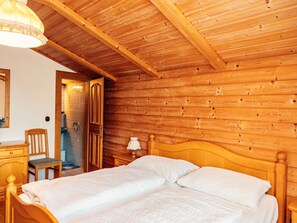Căn hộ | 2 phòng ngủ, trang bị nội thất với thiết kế riêng biệt, bộ trải giường