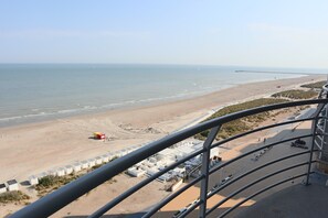 Apartment | Beach | On the beach - Apartment in Nieuwpoort Near the Beach (Nieuwpoort)