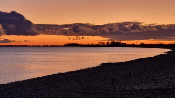 A beach with a calm sea and a sunset sky. - 3 Person Holiday Home in Sydals (Sydals)
