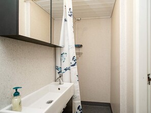 House | Bathroom - 6 Person Holiday Home in Gorlev (Gørlev)