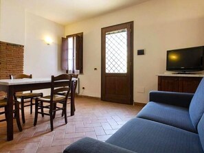 Apartment | Dining - Apartment in Bolgheri Near Tuscan Beaches (Castagneto Carducci)