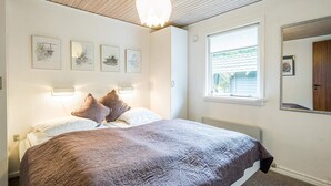 2 bedrooms - 4 Person Holiday Home in Henne (Henne)