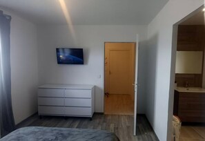 1 bedroom, WiFi, bed sheets