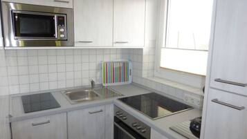 House | Dapur peribadi | Cerek elektrik, pembakar roti