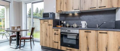 Bungalow | Private kitchen | Electric kettle, highchair