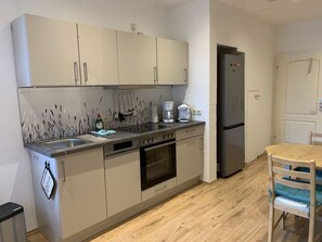 House | Private kitchen - Amazing Holiday Home Near the Lake (Hambuehren)