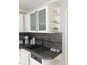 Apartment | Private kitchen - Romantic Apartment Near Seabeach (Büsum)