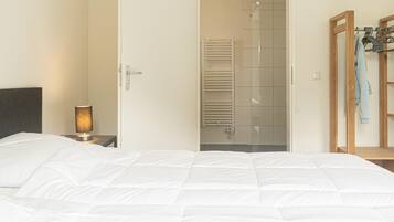 House | 2 bedrooms, individually furnished, bed sheets