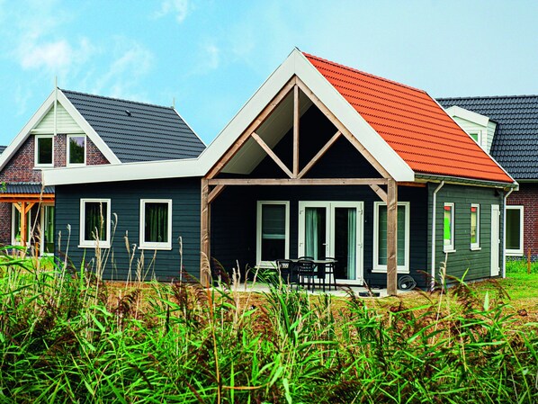 House | Exterior - Quiet Lakeside Escape for Four (Simonshaven)