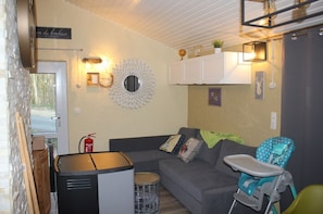 Bungalow | Dining
