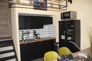 Bungalow | Private kitchen | Highchair